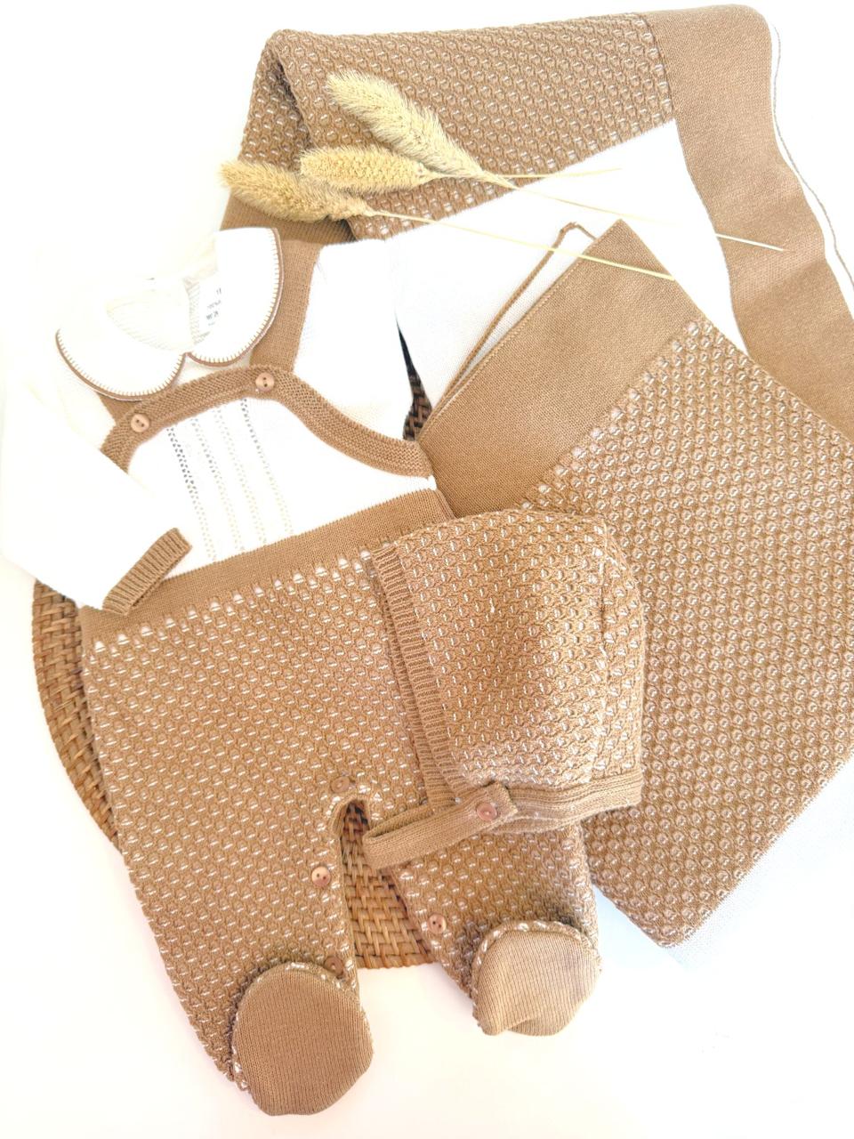 Set de Primera Puesta Pierina Café Oscuro