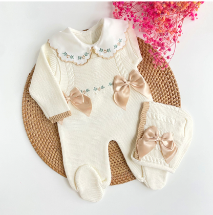 Paula Flores perla camel