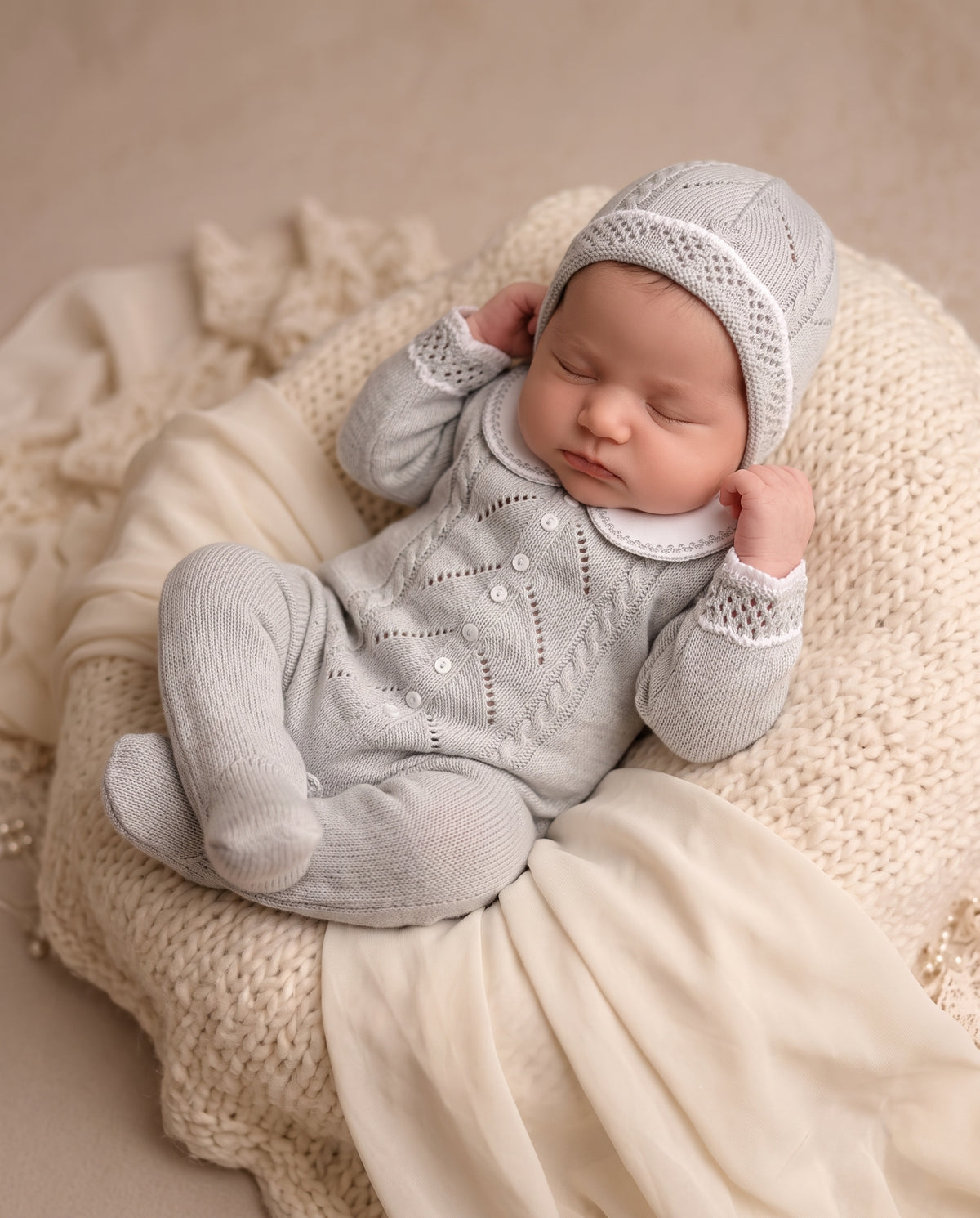 Primera Puesta Traje Gorro Gris