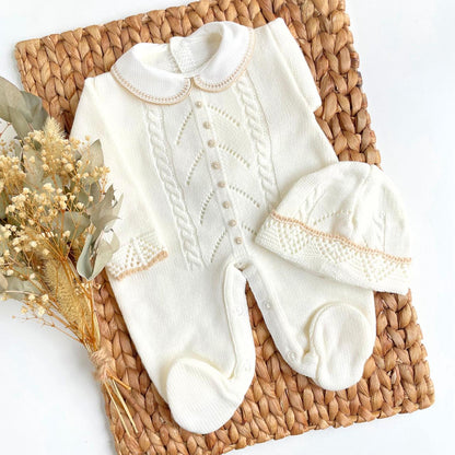 Primera Puesta Traje Gorro Café