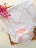 Manta Romana Blanc con Rosa Bebé